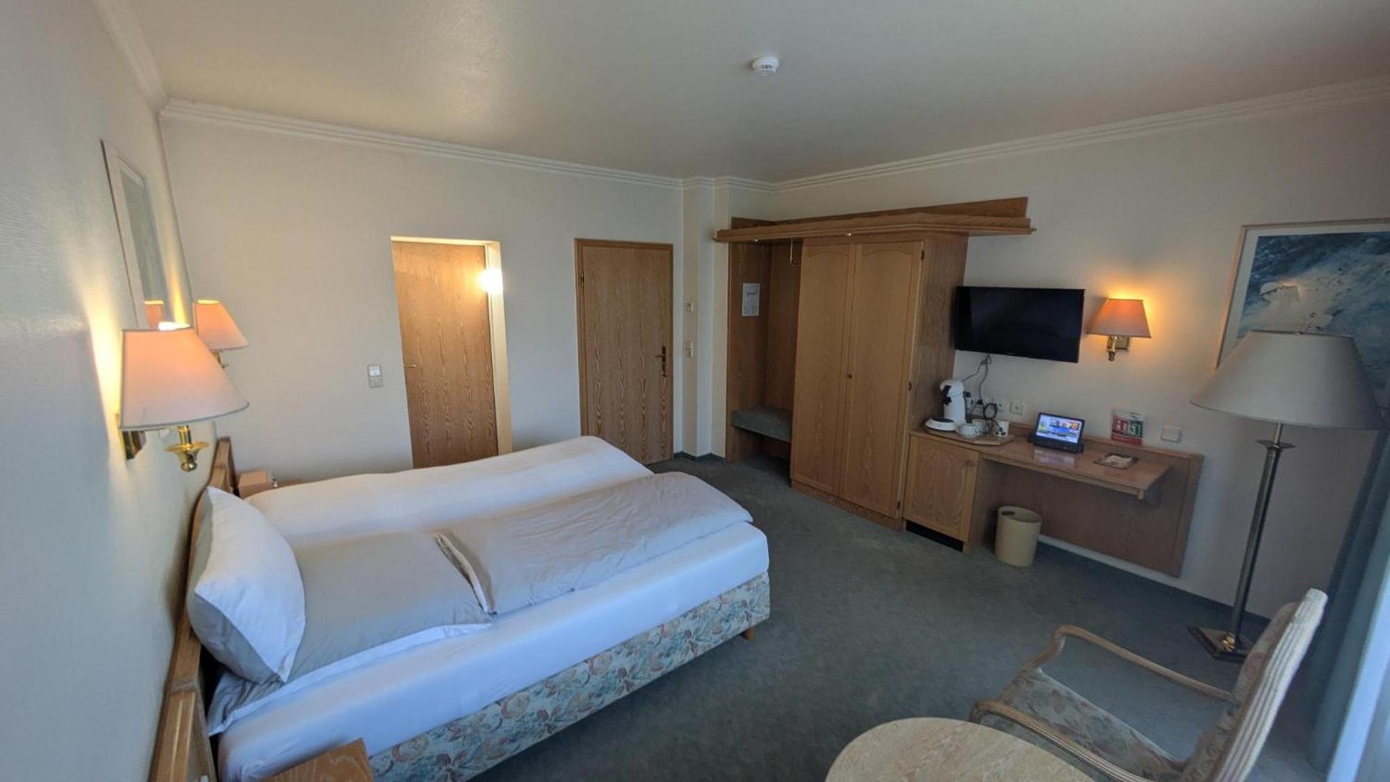 Landhotel Sonneneck - Breuna Im Naturpark ภายนอก รูปภาพ